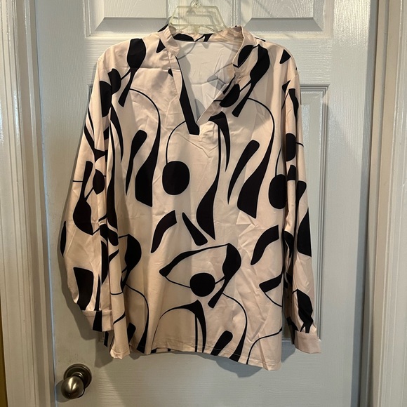 Abstract Print Women's Top - Picture 1 of 5